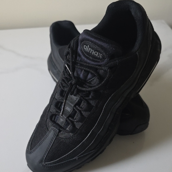 Nike Black Air Max 95 Sneakers - Picture 10 of 10